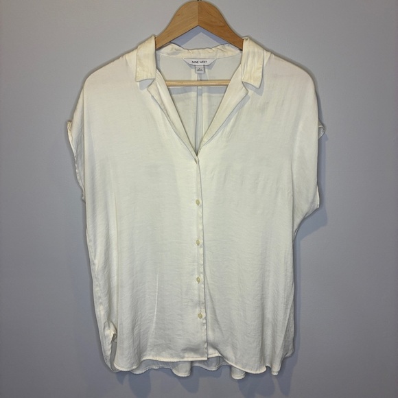 Nine West Off-White Sleeveless Button Front Blouse Women’s — Flowy & Lightweight - Picture 1 of 8